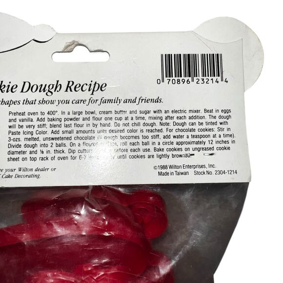 Wilton Cookie Cutters 4 heart shaped valentine day sweetheart cutters vintage - Picture 4 of 5